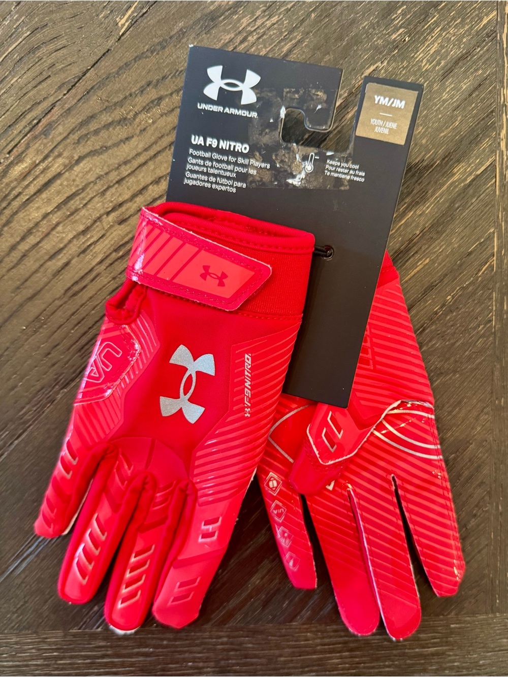 Under Armour F9 Nitro Football Gloves. Youth Medium. Glue Grip. Red. NWT